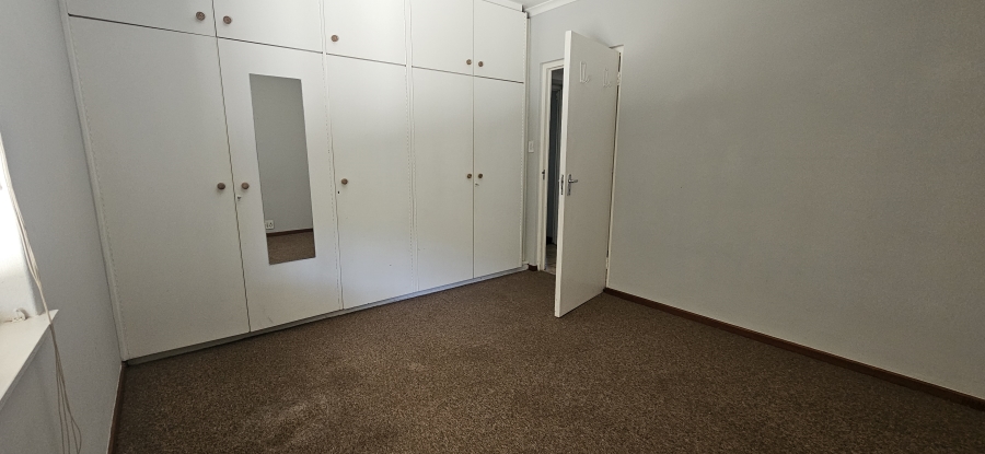 To Let 4 Bedroom Property for Rent in Lemoenkloof Western Cape